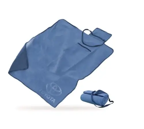 Flísová deka s embosovaným (vtlačeným) logom s 3D efektom