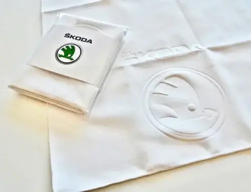Razba loga Škoda na biely uterák