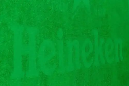 Vytkávané logo Heineken v textile