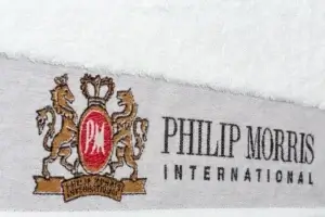 Prémiová osuška Philip Morris so žakárovým vytkávaním loga